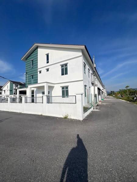 3-storey Terraced House for Rent in Taman Kundang Jaya (Rawang) - Vikram . - Exterior - PropertyGuru.com.my