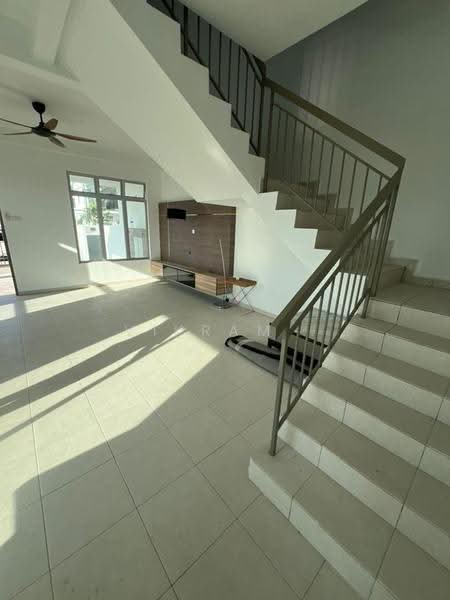3-storey Terraced House for Rent in Taman Kundang Jaya (Rawang) - Vikram . - Living Room - PropertyGuru.com.my