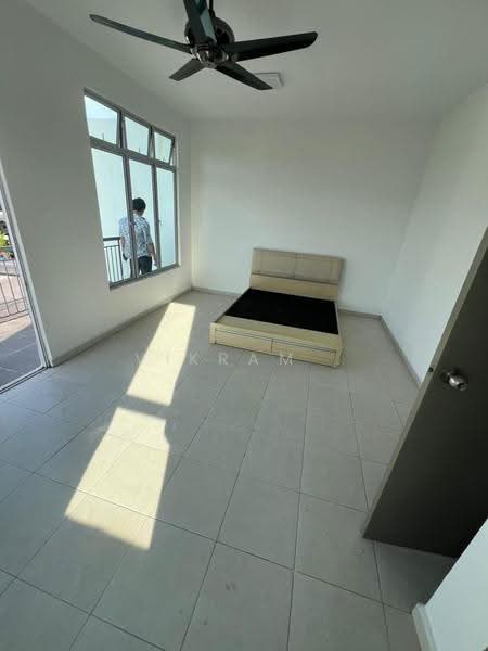 3-storey Terraced House for Rent in Taman Kundang Jaya (Rawang) - Vikram . - Bedroom - PropertyGuru.com.my