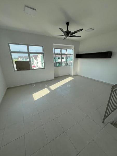 3-storey Terraced House for Rent in Taman Kundang Jaya (Rawang) - Vikram . - Living Room - PropertyGuru.com.my