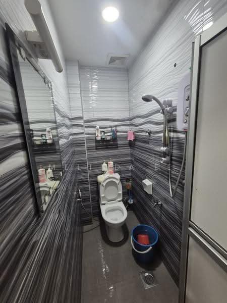 Rumah Teres 2-Tingkat untuk Dijual di Taman Anggerik (Tampoi) - Melinda Ee - Bathroom - PropertyGuru.com.my