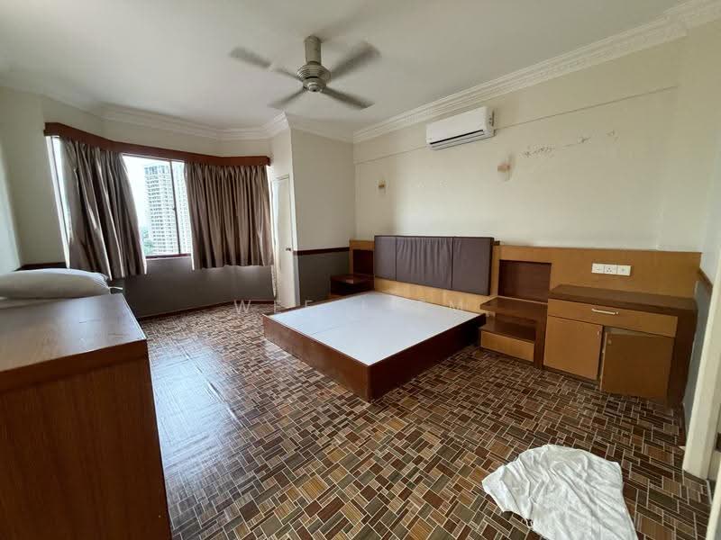 Condominium for Sale at Marina Bay Condominium - Wee Liem - Bedroom - PropertyGuru.com.my