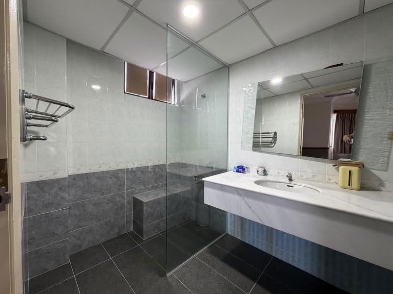 Condominium for Sale at Marina Bay Condominium - Wee Liem - Bathroom - PropertyGuru.com.my