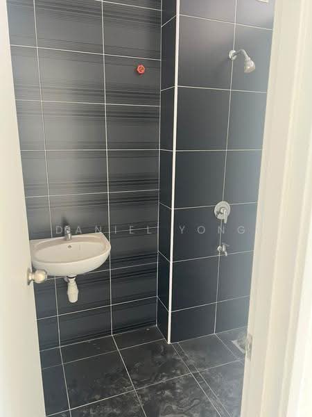 2-storey Terraced House for Sale in Taman Mount Austin (Tebrau) - Daniel Yong - Bathroom - PropertyGuru.com.my