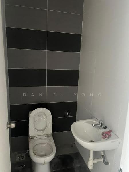 2-storey Terraced House for Sale in Taman Mount Austin (Tebrau) - Daniel Yong - Bathroom - PropertyGuru.com.my
