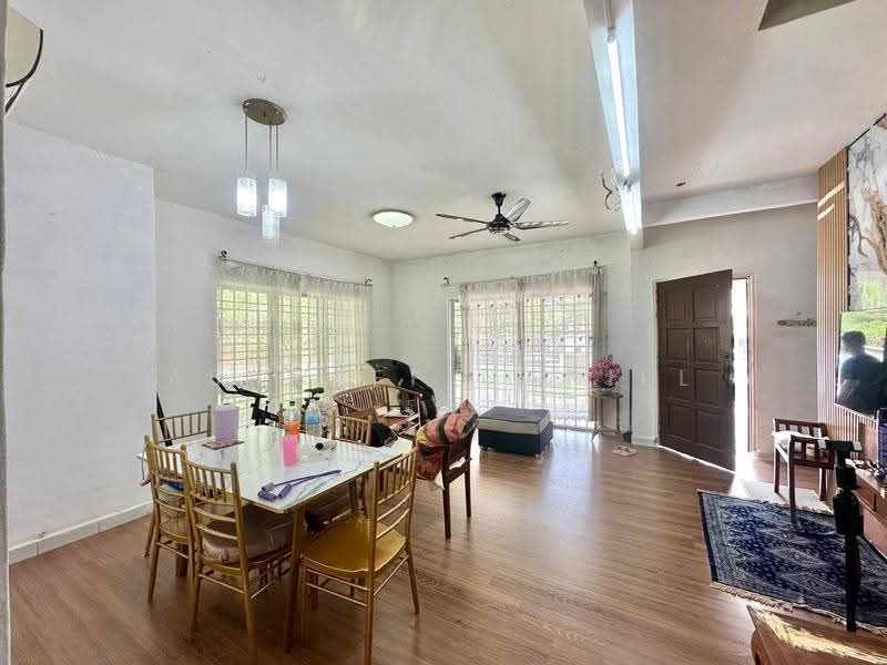 Rumah Teres 2-Tingkat untuk Dijual di Kota Emerald (Rawang) - Ashraff Daniel - Living Room - PropertyGuru.com.my