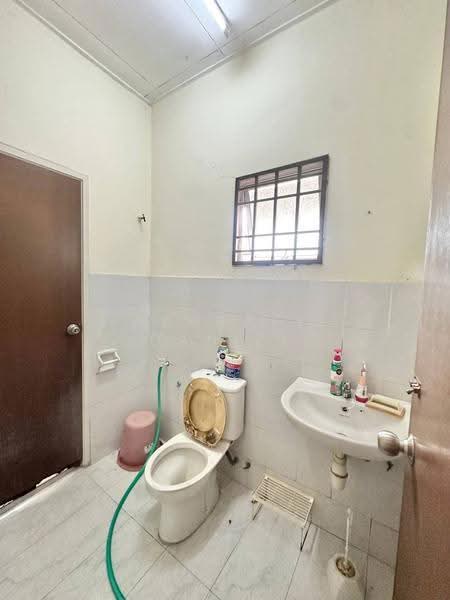 Rumah Teres 2-Tingkat untuk Dijual di Kota Emerald (Rawang) - Ashraff Daniel - Bathroom - PropertyGuru.com.my