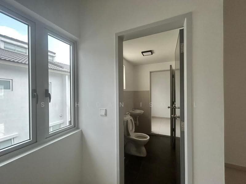 Rumah Teres untuk Disewa di Sepang (Selangor) - Shahidan Ismail - Bathroom - PropertyGuru.com.my