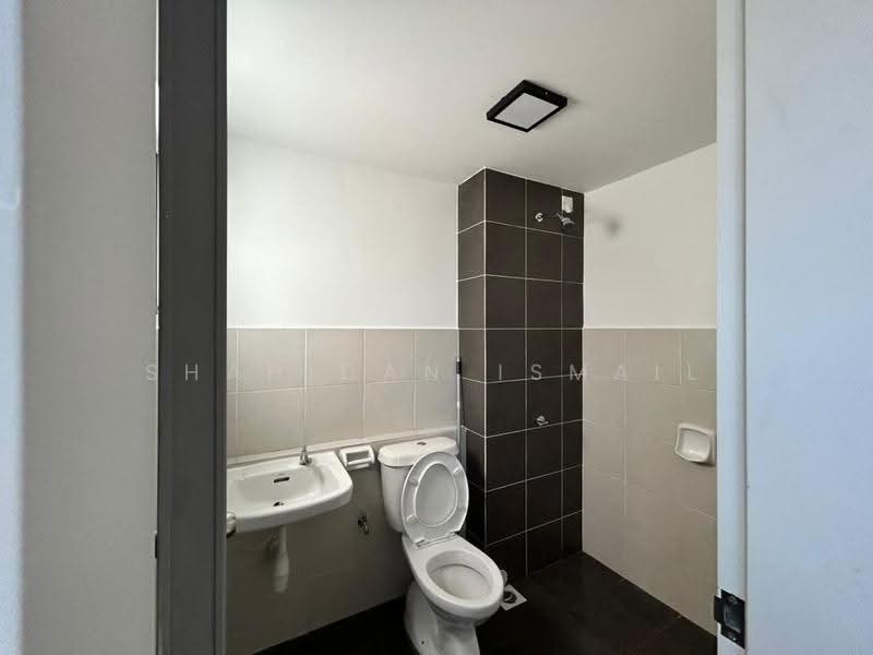 Rumah Teres untuk Disewa di Sepang (Selangor) - Shahidan Ismail - Bathroom - PropertyGuru.com.my