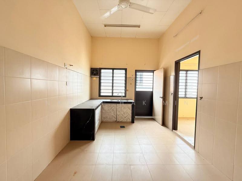 Terraced House for Sale in Klang (Selangor) - Nazrin Hakimin - Kitchen - PropertyGuru.com.my
