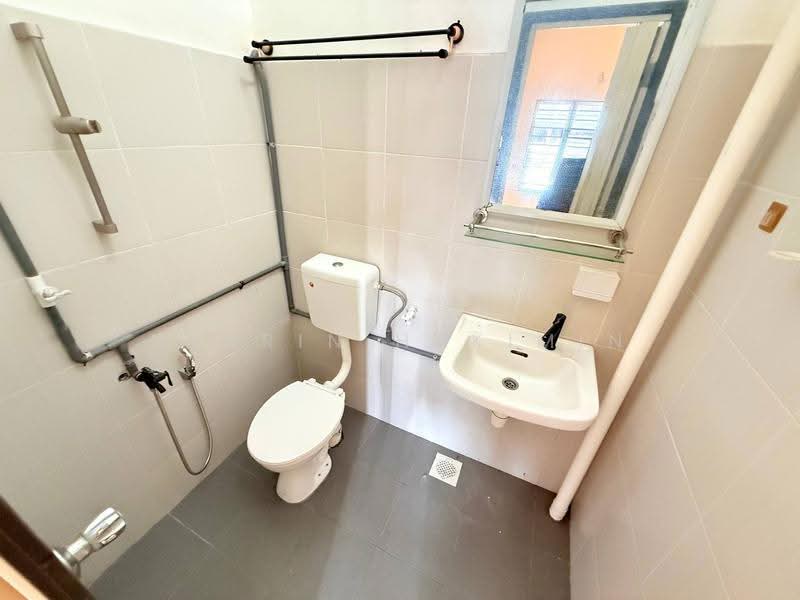 Terraced House for Sale in Klang (Selangor) - Nazrin Hakimin - Bathroom - PropertyGuru.com.my