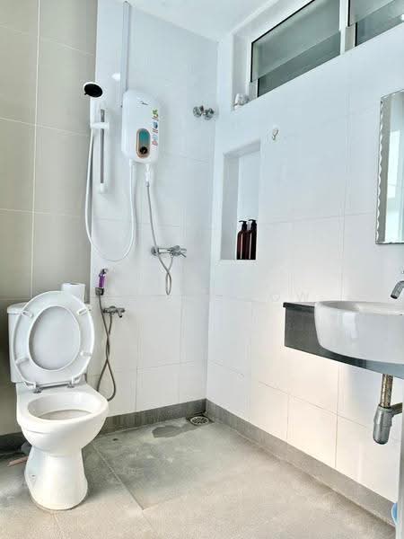 3-storey Terraced House for Sale in Klebang (Melaka) - Jenson Low - Bathroom - PropertyGuru.com.my