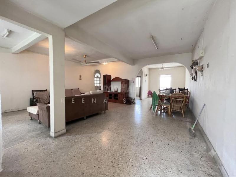 2-storey Terraced House for Sale in SS8 (Petaling Jaya) - Reena Sarif - Living Room - PropertyGuru.com.my