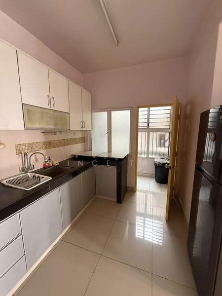 Pangsapuri untuk Disewa di Putra Suria Residence - Vince Tan - PropertyGuru.com.my