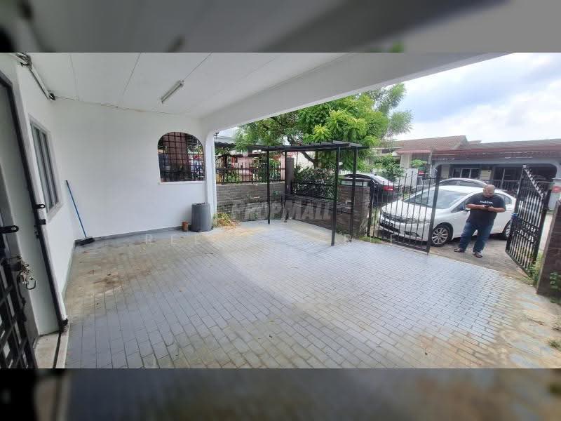 Rumah Teres 1-Tingkat untuk Dijual di Kelana Jaya (Petaling Jaya) - Reena Sarif - Exterior - PropertyGuru.com.my
