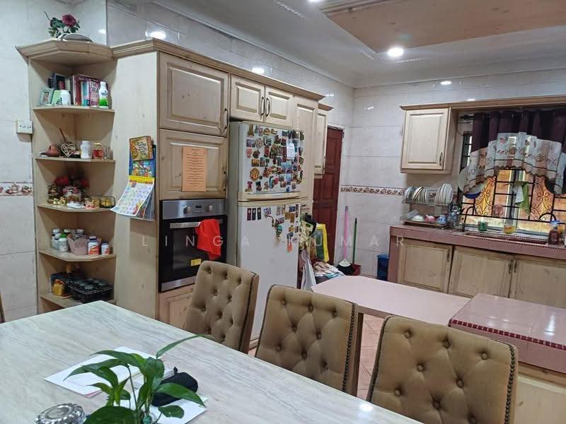 Rumah Teres untuk Dijual di Seksyen 32, Kemuning Green Ville (Shah Alam) - Linga Kumar - Kitchen - PropertyGuru.com.my