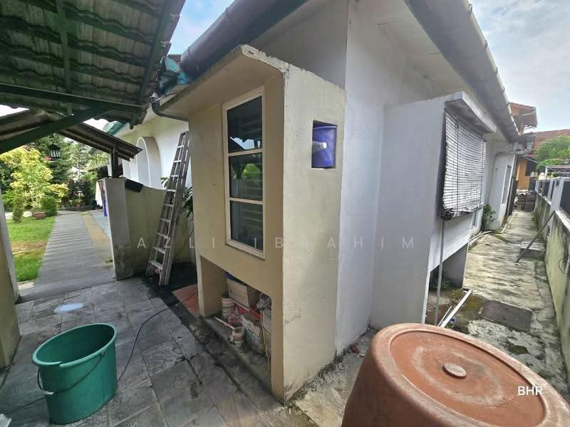 Bungalow House for Sale in Seksyen 3 (Bangi) - Azli Ibrahim - Exterior - PropertyGuru.com.my