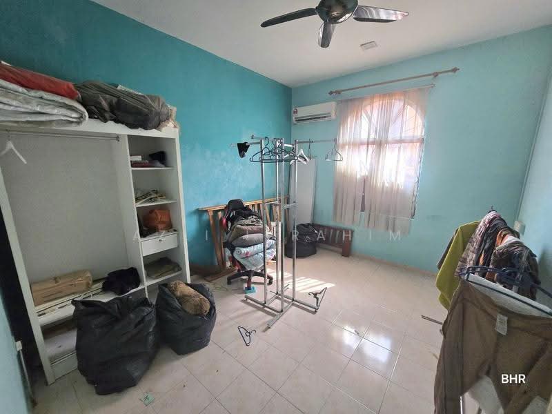 Bungalow House for Sale in Seksyen 3 (Bangi) - Azli Ibrahim - Bedroom - PropertyGuru.com.my