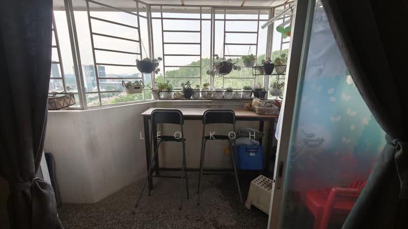 Pangsapuri untuk Dijual di Casa Riana - Leo Koh - Balcony - PropertyGuru.com.my