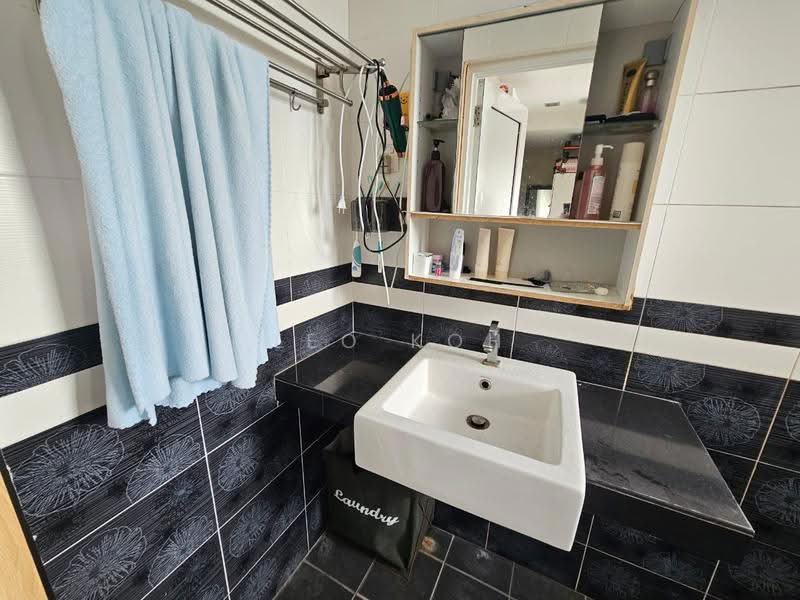 Pangsapuri untuk Dijual di Casa Riana - Leo Koh - Bathroom - PropertyGuru.com.my