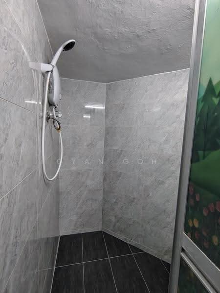 Terraced House for Rent in Island Glades (Jelutong) - Qyan Goh - Bathroom - PropertyGuru.com.my
