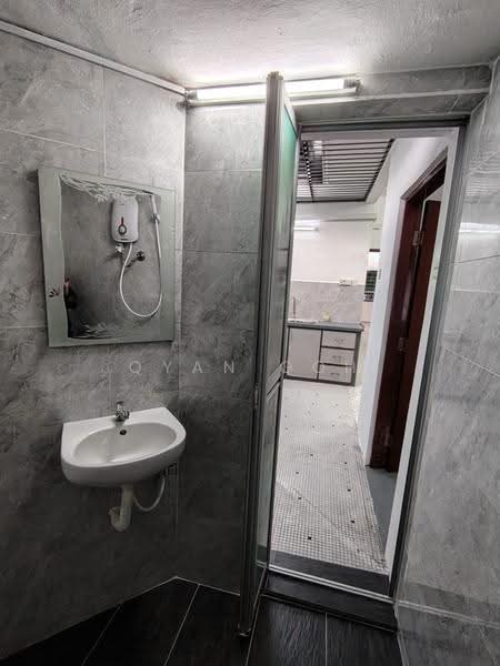 Terraced House for Rent in Island Glades (Jelutong) - Qyan Goh - Bathroom - PropertyGuru.com.my