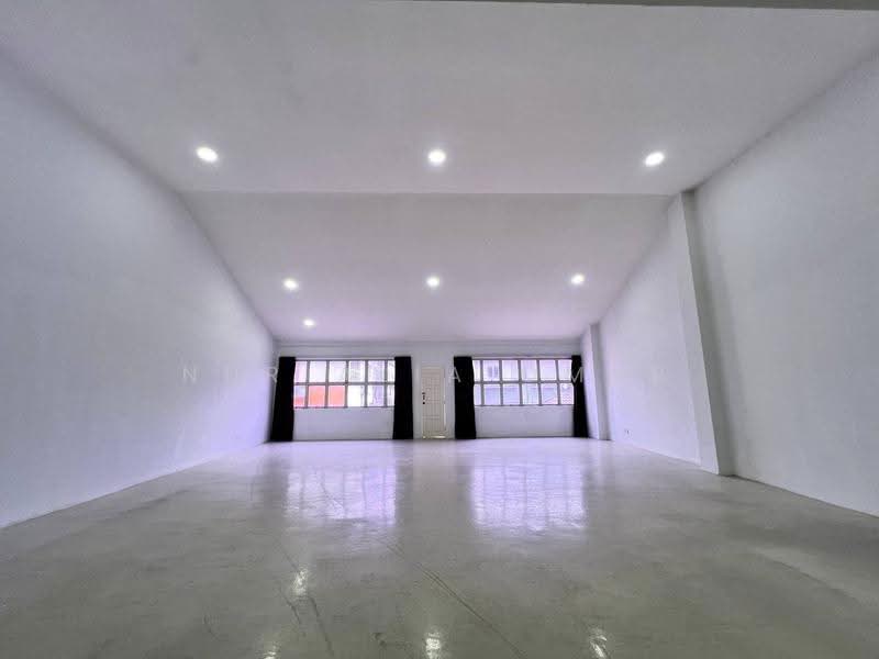 Shop for Rent in Bukit Jelutong (Shah Alam) - Nur Alia Omar - Interior - PropertyGuru.com.my