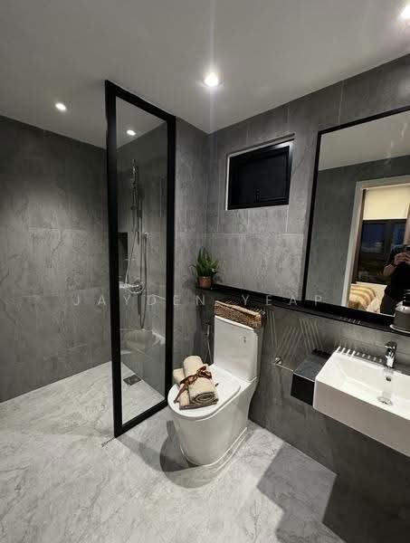 Service Residence for Sale at The Vividz - Jayden Yeap - Bathroom - PropertyGuru.com.my