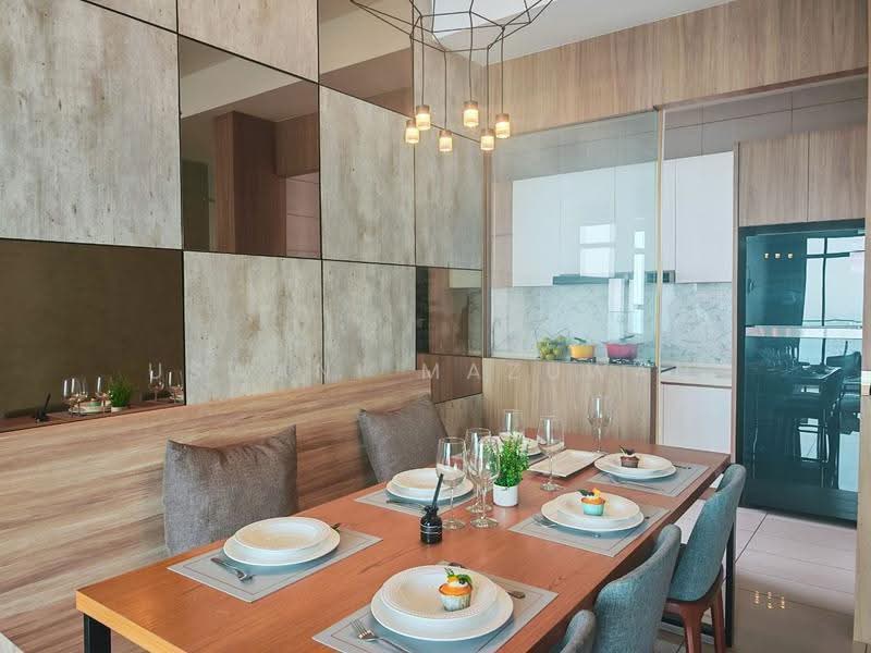 Kediaman Servis untuk Dijual di Conezion Residences - Uswani Mazuwan - Dining Room - PropertyGuru.com.my