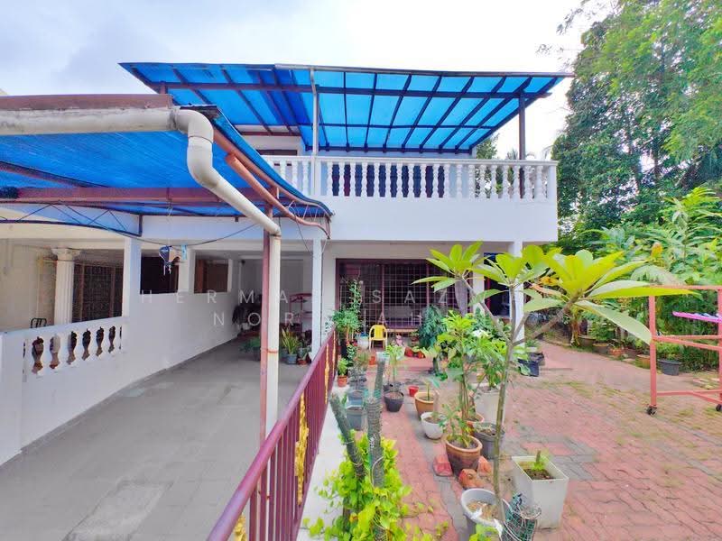 2-storey Terraced House for Sale in Seksyen 1 Bandar Baru Bangi (Bandar Baru Bangi) - Herman Sazwan Nor Rahim - Exterior - PropertyGuru.com.my