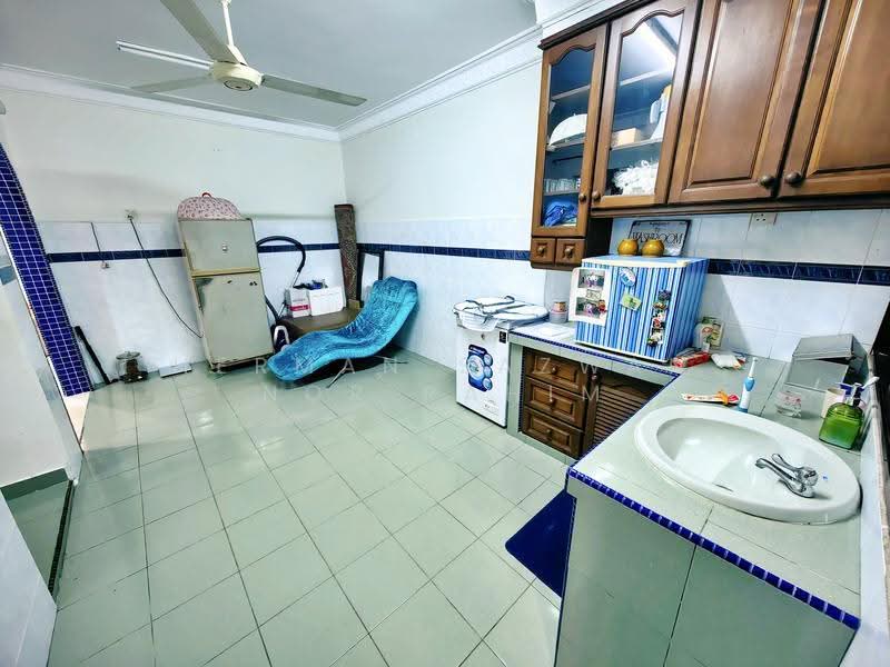 2-storey Terraced House for Sale in Seksyen 1 Bandar Baru Bangi (Bandar Baru Bangi) - Herman Sazwan Nor Rahim - Dry Kitchen - PropertyGuru.com.my