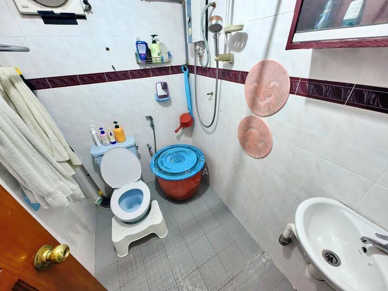 2-storey Terraced House for Sale in Seksyen 1 Bandar Baru Bangi (Bandar Baru Bangi) - Herman Sazwan Nor Rahim - Bathroom - PropertyGuru.com.my