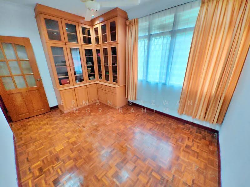 2-storey Terraced House for Sale in Seksyen 1 Bandar Baru Bangi (Bandar Baru Bangi) - Herman Sazwan Nor Rahim - Bedroom - PropertyGuru.com.my