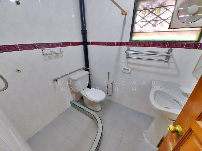 2-storey Terraced House for Sale in Seksyen 1 Bandar Baru Bangi (Bandar Baru Bangi) - Herman Sazwan Nor Rahim - Bathroom - PropertyGuru.com.my