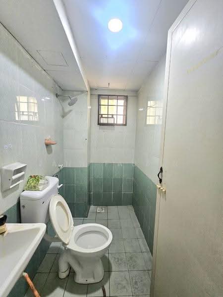 Pangsapuri untuk Dijual di Pangsapuri Suria Subang - Zann Fauzan - Bathroom - PropertyGuru.com.my