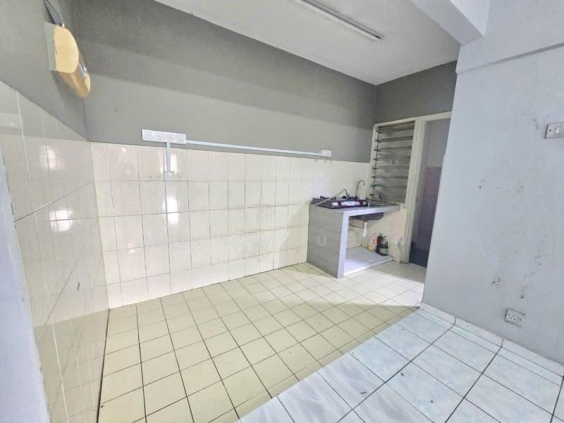 Pangsapuri untuk Dijual di Pangsapuri Suria Subang - Zann Fauzan - Kitchen - PropertyGuru.com.my