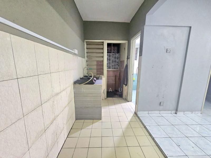 Pangsapuri untuk Dijual di Pangsapuri Suria Subang - Zann Fauzan - Kitchen - PropertyGuru.com.my