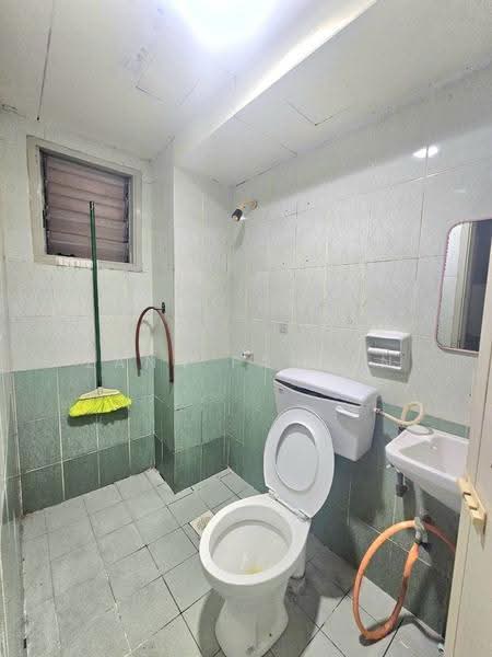 Pangsapuri untuk Dijual di Pangsapuri Suria Subang - Zann Fauzan - Bathroom - PropertyGuru.com.my