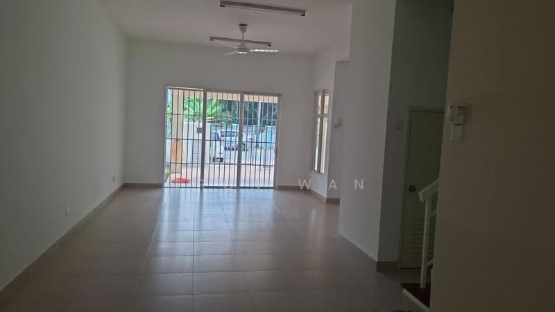Rumah Teres 2-Tingkat untuk Dijual di Puchong (Selangor) - Tron Wan - Living Room - PropertyGuru.com.my