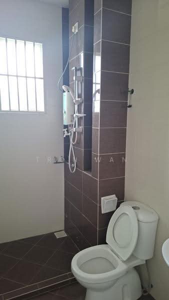 Rumah Teres 2-Tingkat untuk Dijual di Puchong (Selangor) - Tron Wan - Bathroom - PropertyGuru.com.my