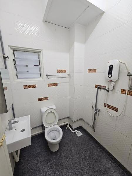 Pangsapuri untuk Disewa di Pangsapuri Excelsa - Leo Koh - Bathroom - PropertyGuru.com.my