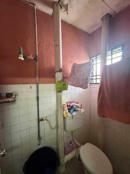 Rumah Flat untuk Dijual di Taman Cempaka - Eddy Chan - Bathroom - PropertyGuru.com.my