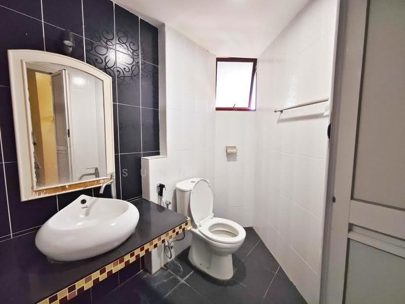 Condominium for Sale at Marina Bay Condominium - Sunny Lai - Bathroom - PropertyGuru.com.my
