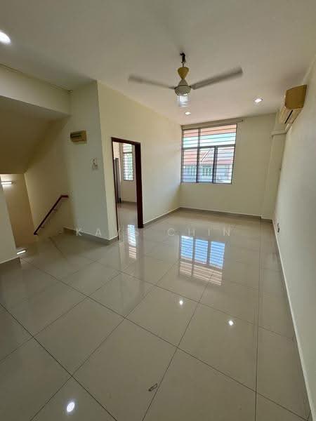 Townhouse for Rent in Seri Kembangan (Selangor) - Kays Chin - Living Room - PropertyGuru.com.my