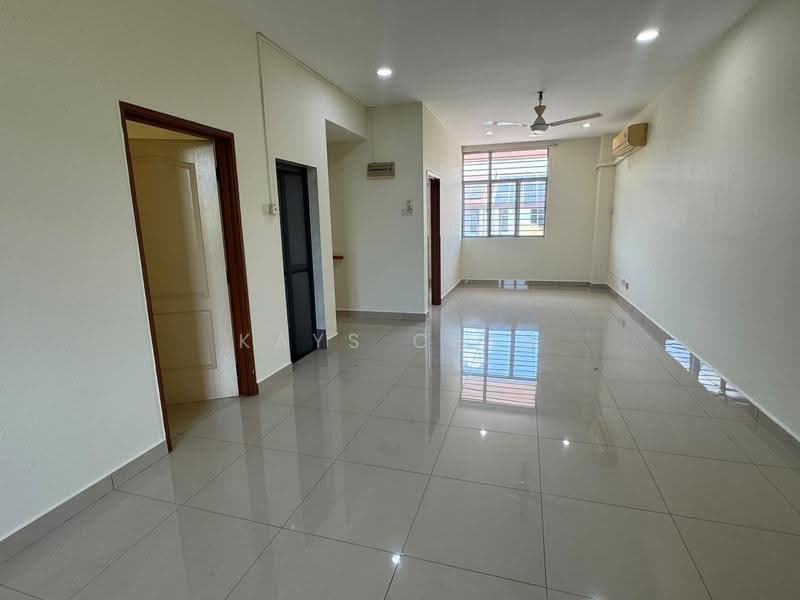 Townhouse for Rent in Seri Kembangan (Selangor) - Kays Chin - Living Room - PropertyGuru.com.my