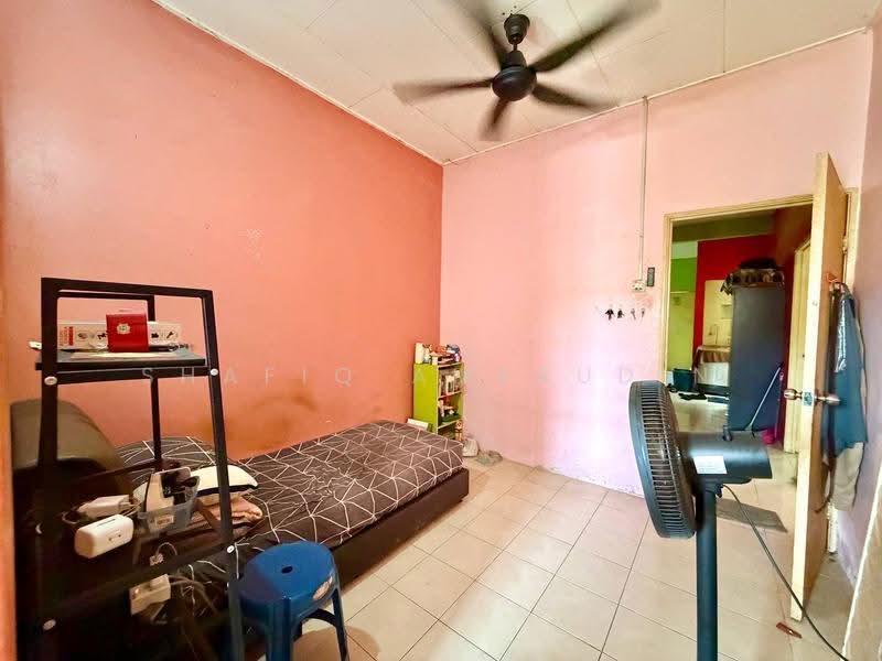 1-storey Terraced House for Sale in Nusari Bayu 1 (Labu) - Shafiq Amerudin - Bedroom - PropertyGuru.com.my