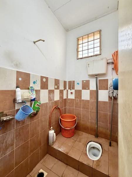 1-storey Terraced House for Sale in Nusari Bayu 1 (Labu) - Shafiq Amerudin - Bathroom - PropertyGuru.com.my