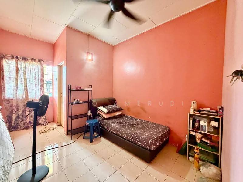 1-storey Terraced House for Sale in Nusari Bayu 1 (Labu) - Shafiq Amerudin - Bedroom - PropertyGuru.com.my