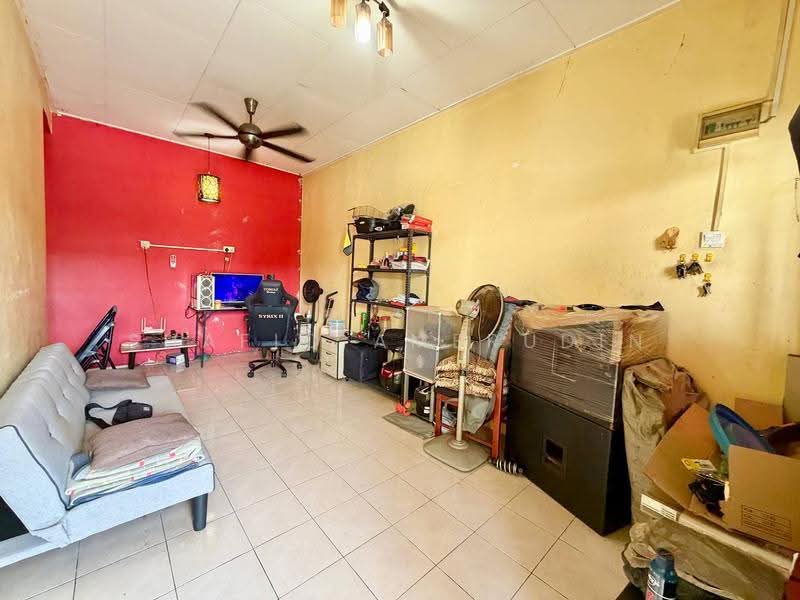 1-storey Terraced House for Sale in Nusari Bayu 1 (Labu) - Shafiq Amerudin - Living Room - PropertyGuru.com.my