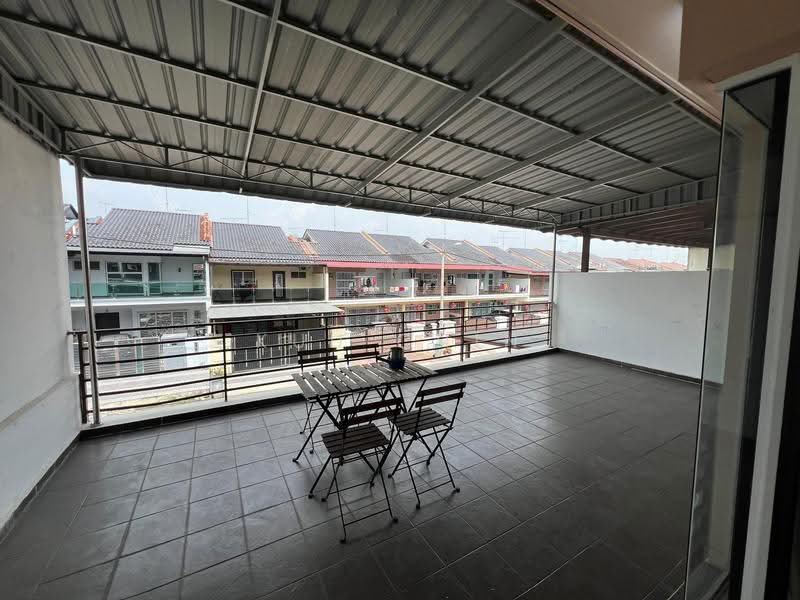 2-storey Terraced House for Sale in Taman Putri Kulai (Kulai) - Kuu Chin - Balcony - PropertyGuru.com.my